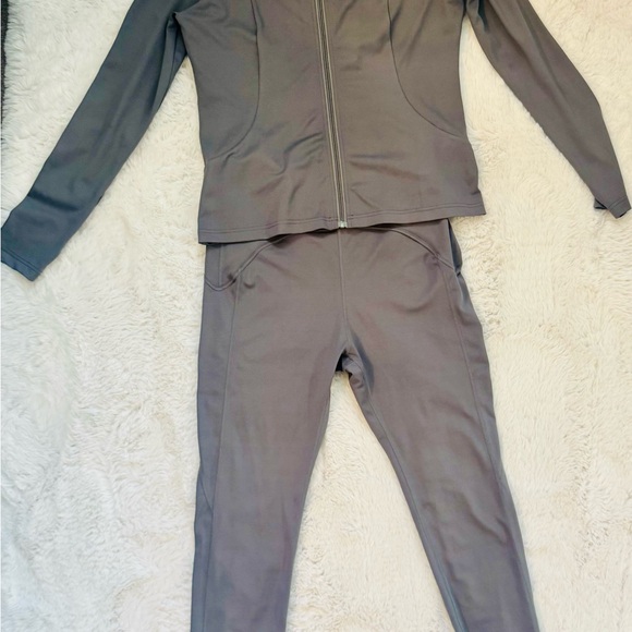 Body NV Women's Gray Zip-Up Athletic Top and Leggings Set - Picture 2 of 15